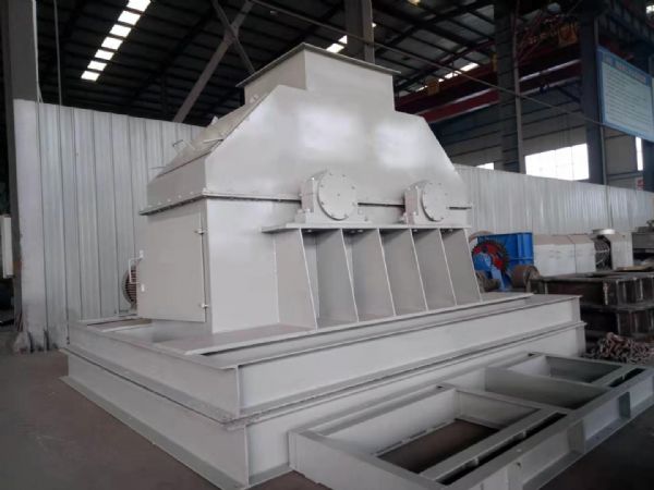 臥式粉碎機(jī)完工，準(zhǔn)備發(fā)貨